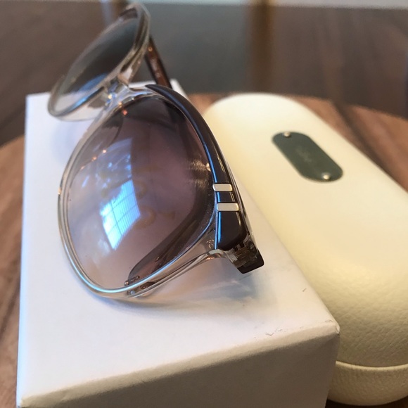 Chloe Sunglasses with case - Picture 3 of 8